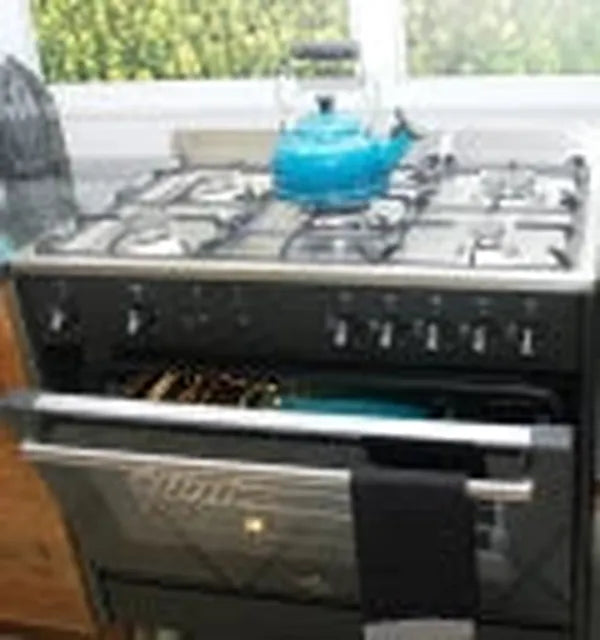 La Germania 90cm Stainless Steel 5-Burner Gas Stove with Oven - RUS95C81DNE - Perfect for Home Cooking