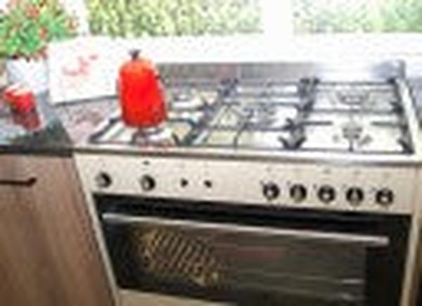 La Germania RUS95C81DCR 90cm Stainless Steel 5-Burner Gas Stove with Fan-Assisted Oven and Wok Burner