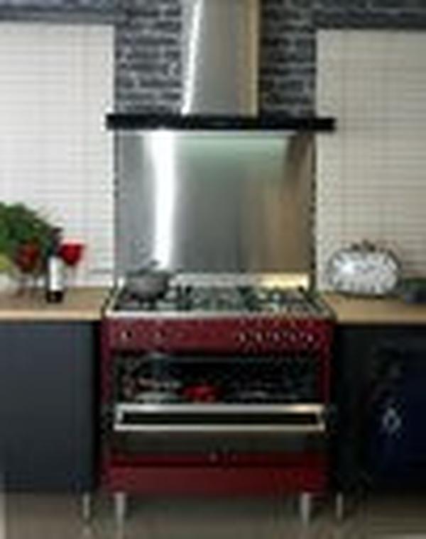 La Germania RUS95C81DVI 5-Burner Stainless Steel Freestanding Gas Stove with 142L Fan-Assisted Oven and Wok Burner