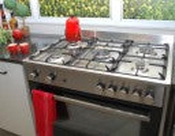 La Germania TUS95C61LDXCI 5-Burner Stainless Steel Freestanding Gas Stove with 142L Electric Oven